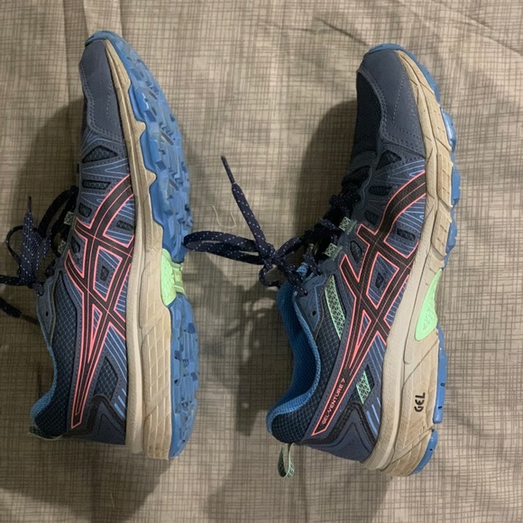 Women’s ASICS - Picture 3 of 6